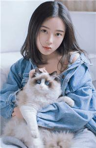 他就喜欢她这样闹