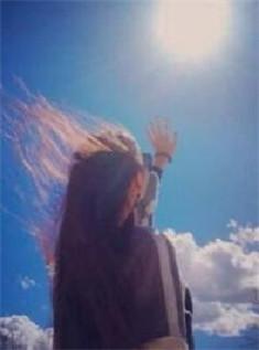 落日沉溺于橘色的海 晚风沦陷于赤诚的爱啥意思